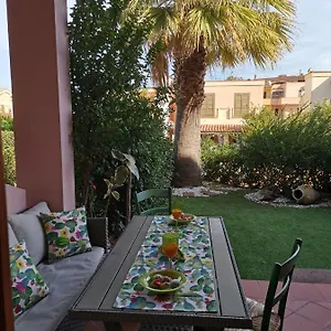Villetta Con Giardino In In Centro , Villasimius Italia